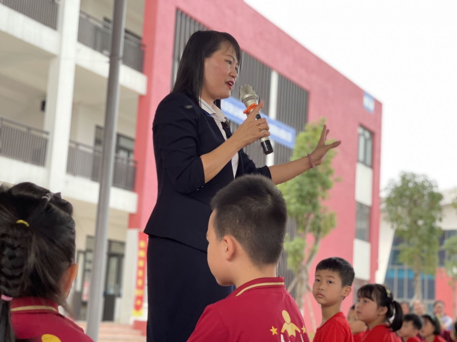 HOẠT ĐỘNG TRẢI NGHIỆM “ HÀNH TRANG CHO BÉ VÀO LỚP 1”