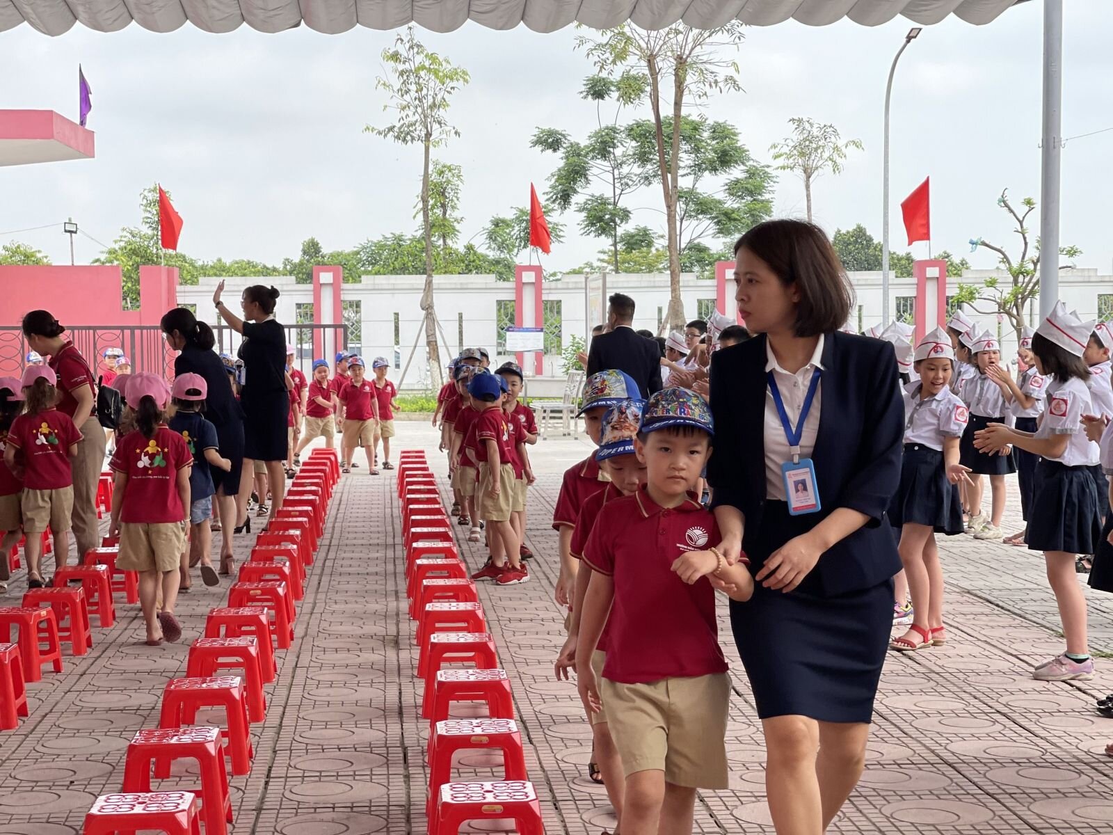 HOẠT ĐỘNG TRẢI NGHIỆM “ HÀNH TRANG CHO BÉ VÀO LỚP 1”