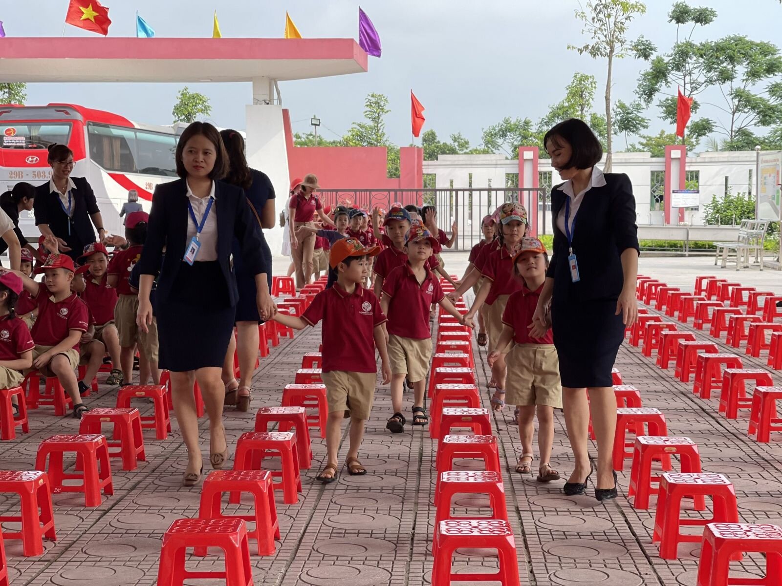 HOẠT ĐỘNG TRẢI NGHIỆM “ HÀNH TRANG CHO BÉ VÀO LỚP 1”