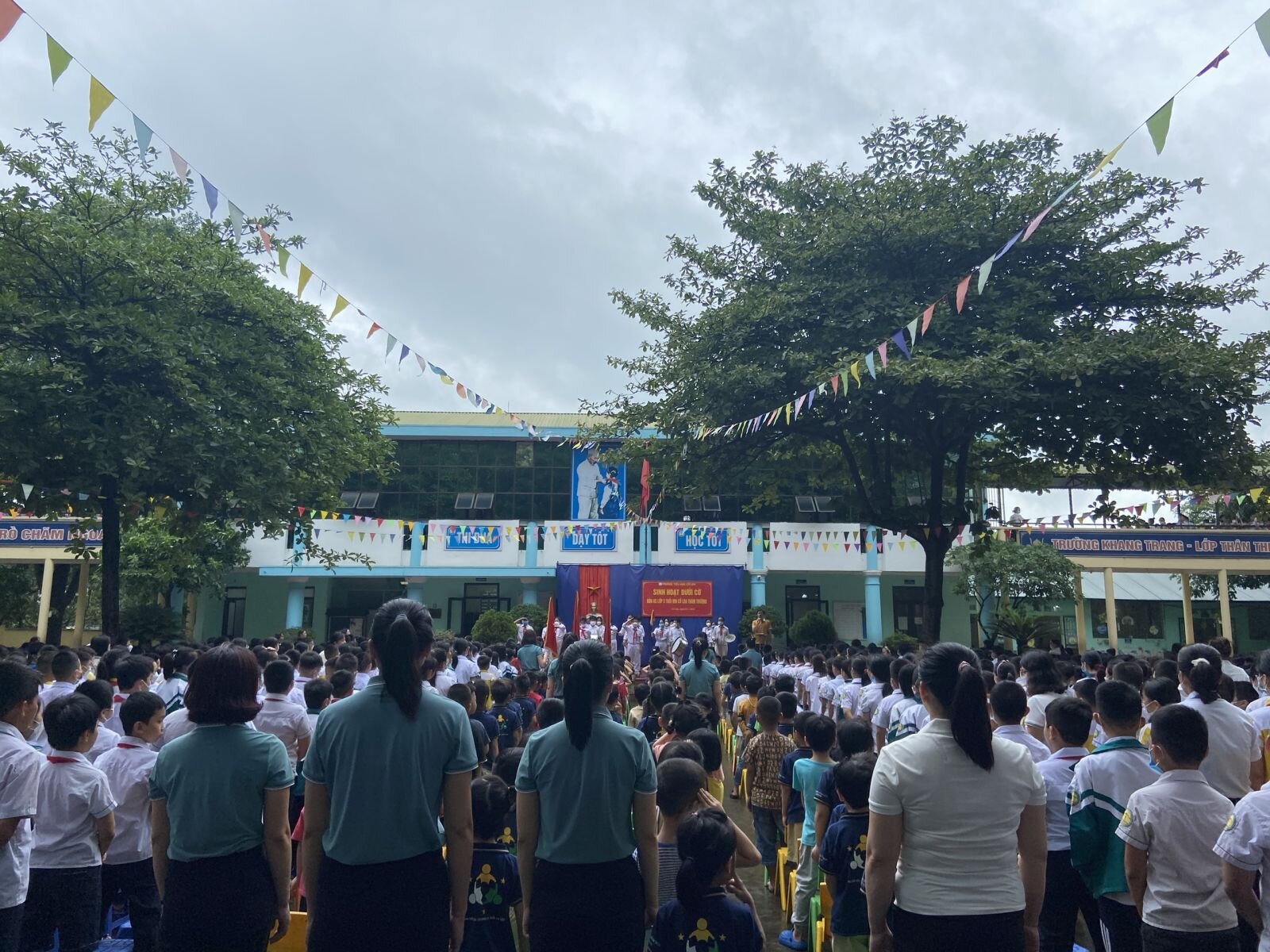 HOẠT ĐỘNG TRẢI NGHIỆM “ SINH HOẠT DƯỚI CỜ” CÙNG CÁC ANH, CHỊ TRƯỜNG TIỂU HỌC CỔ LOA CỦA CÁC BÉ KHỐI MGL (5-6) TRƯỜNG MẦM NON CỔ LOA
