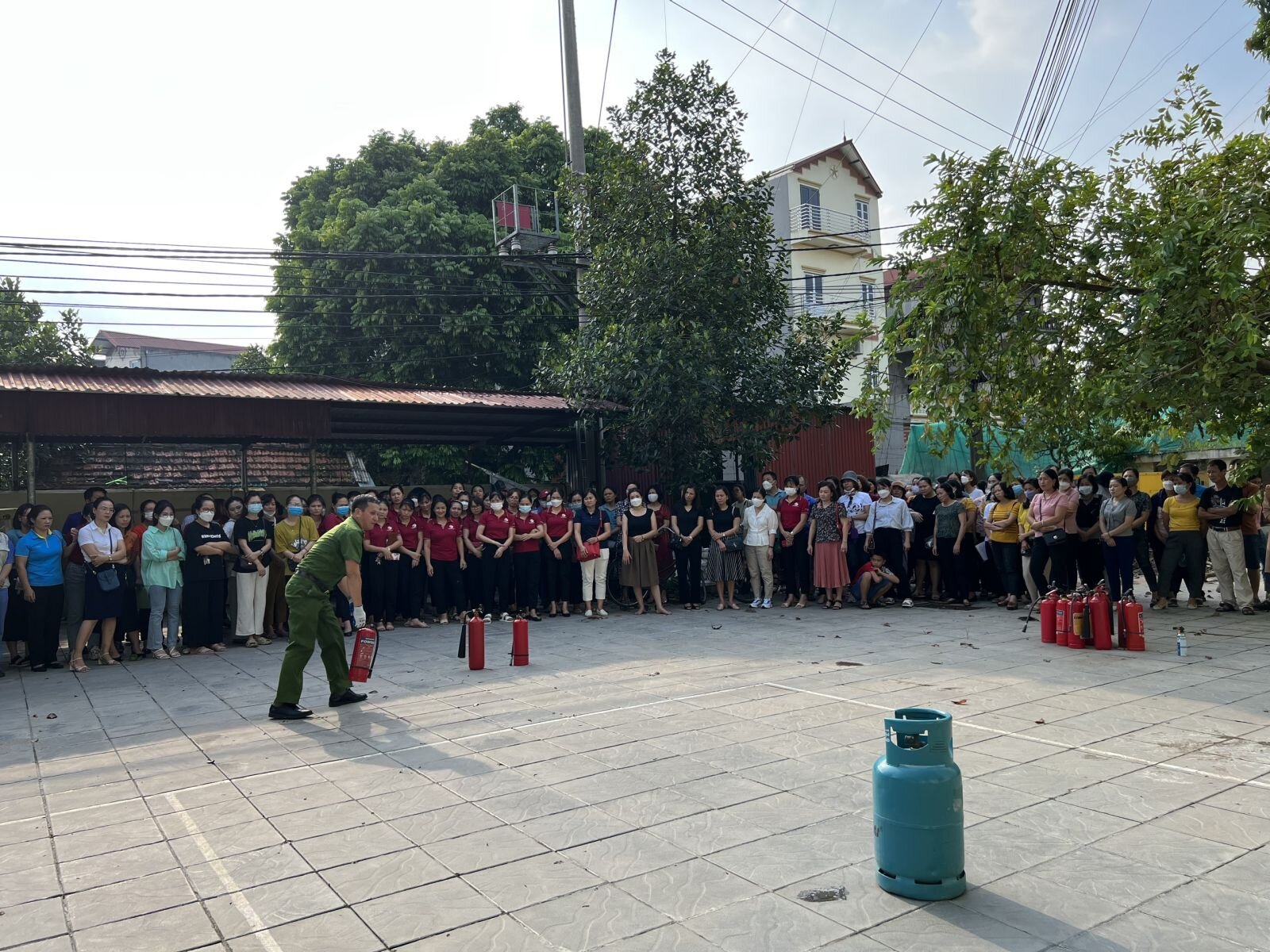 TRƯỜNG MẦM NON CỔ LOA THAM GIA HUẤN LUYỆN, BỒI DƯỠNG KIẾN THỨC VỀ  PHÒNG CHÁY CHỮA CHÁY, CỨU NẠN CỨU HỘ CÙNG KHỐI GIÁO DỤC XÃ CỔ LOA .