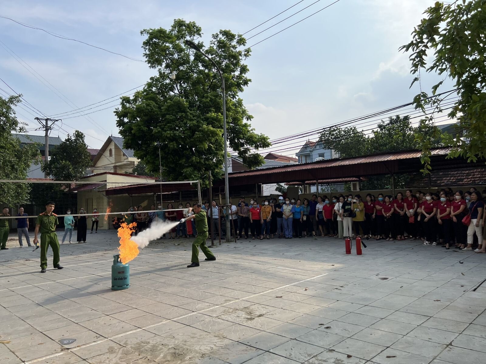 TRƯỜNG MẦM NON CỔ LOA THAM GIA HUẤN LUYỆN, BỒI DƯỠNG KIẾN THỨC VỀ  PHÒNG CHÁY CHỮA CHÁY, CỨU NẠN CỨU HỘ CÙNG KHỐI GIÁO DỤC XÃ CỔ LOA .