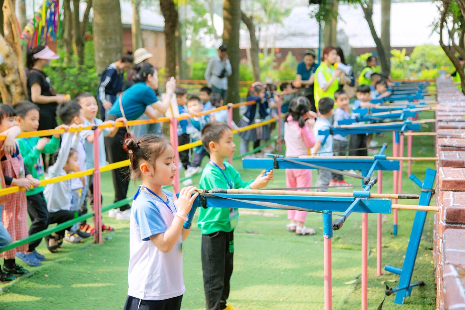 HOẠT ĐỘNG THAM QUAN TRẢI NGHIỆM TẠI KHU TRANG TRẠI GIÁO DỤC CÁNH BUỒM XANH CỦA KHỐI MẪU GIÁO LỚN VÀ MẪU GIÁO NHỠ