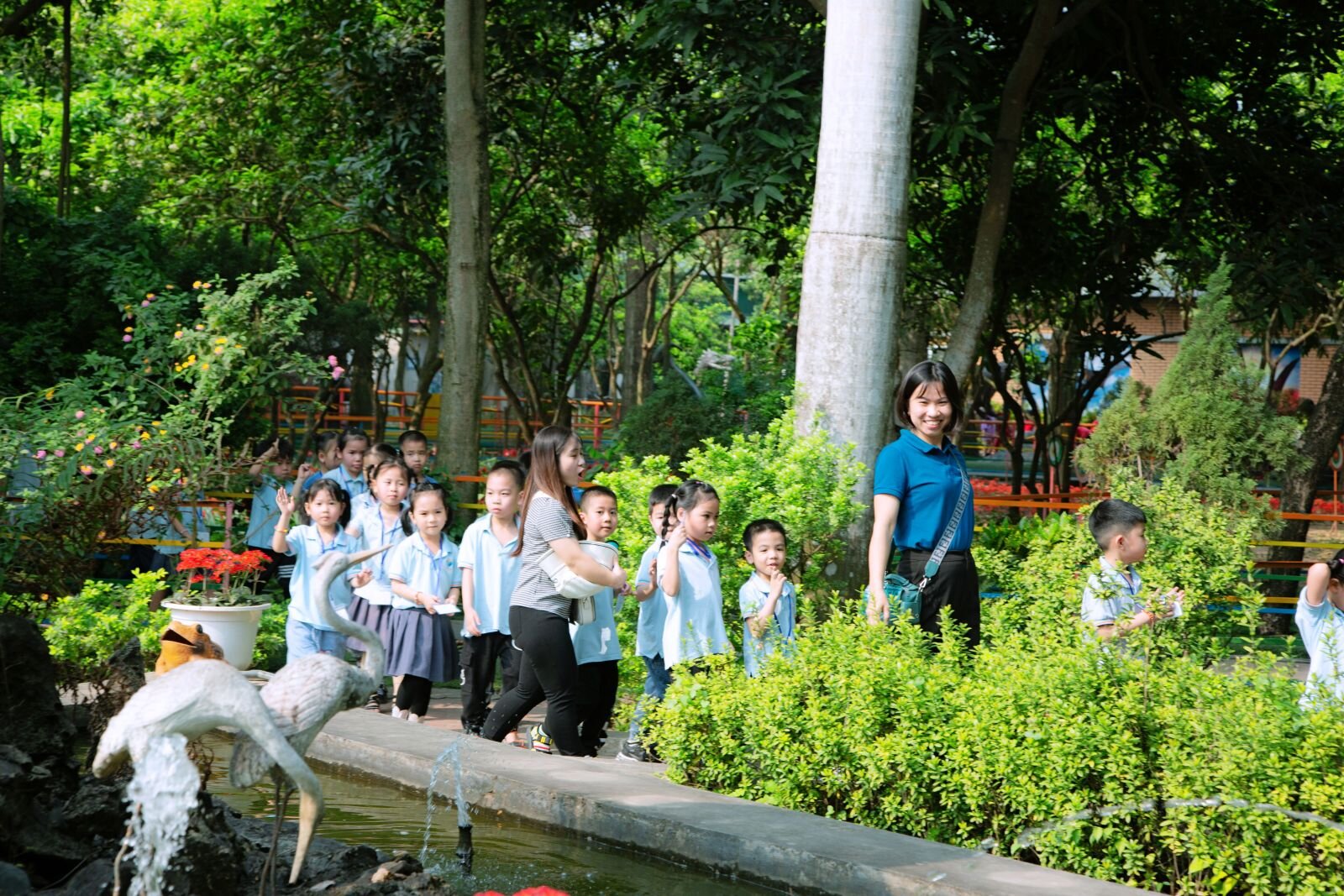 HOẠT ĐỘNG THAM QUAN TRẢI NGHIỆM TẠI KHU TRANG TRẠI GIÁO DỤC CÁNH BUỒM XANH CỦA KHỐI MẪU GIÁO LỚN VÀ MẪU GIÁO NHỠ
