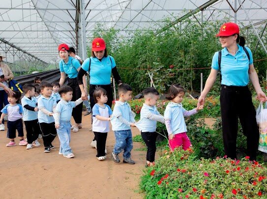 “HOẠT ĐỘNG TRẢI NGHIỆM THÚ VỊ VÀ BỔ ÍCH CỦA CÁC BẠN NHỎ KHỐI NHÀ TRẺ VÀ KHỐI MẪU GIÁO BÉ TRƯỜNG MẦM NON CỔ LOA”