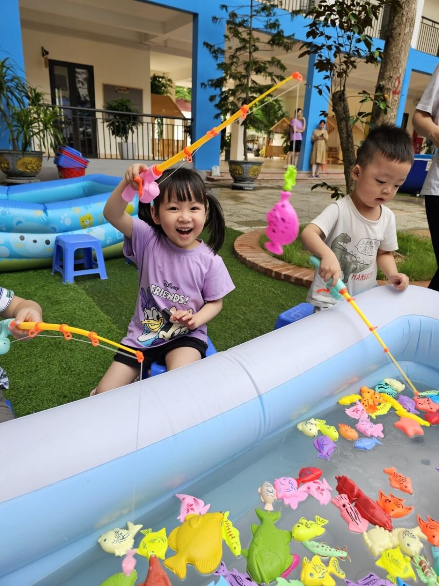 Kết thúc tuần lễ " Water Festival - Lễ hội té nước" xua tan nắng hè ở Trường mầm non Cổ Loa năm học 2022- 2023